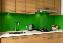 Kính Màu Ốp Bếp – Làm Mới Không Gian Bếp Với Vẻ Đẹp Hiện Đại Và Dễ Vệ Sinh