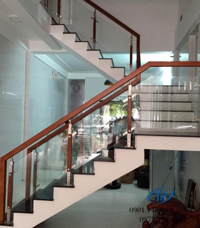 Lan can kính cường lực cầu thang-mẫu 10