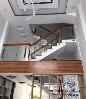 Lan can kính cường lực cầu thang-mẫu 13