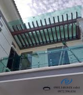 Lan can kính cường lực ban công Mẫu 19