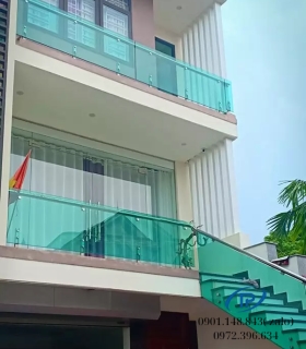 Lan can kính cường lực ban công Mẫu 20