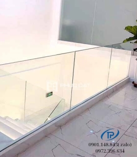 Lan can kính cường lực ban công-mẫu 10