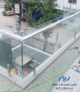 Lan can kính cường lực ban công-mẫu 12