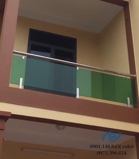 Lan can kính cường lực ban công-mẫu 11