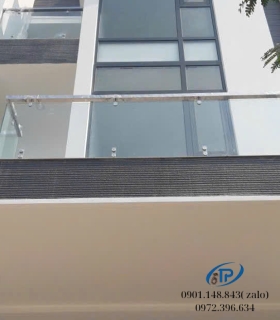 Lan can kính cường lực ban công-mẫu 3