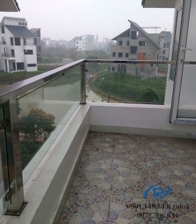 Lan can kính cường lực ban công-mẫu 9