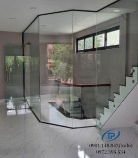  Vách kính cường lực ngăn phòng - Mẫu 26