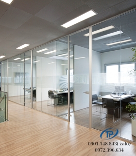 Vách kính cường lực văn phòng mẫu 19