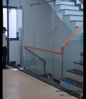  Vách kính cường lực ngăn phòng - Mẫu 05