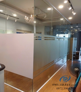  Vách kính cường lực ngăn phòng - Mẫu 09