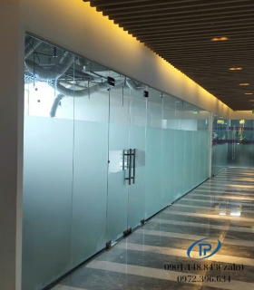  Vách kính cường lực ngăn phòng - Mẫu 15
