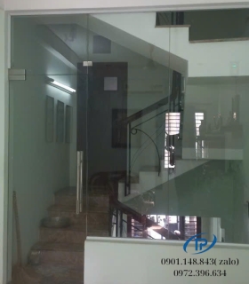  Vách kính cường lực ngăn phòng - Mẫu 22