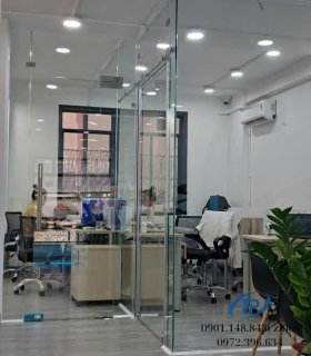 Vách kính cường lực cửa lùa trượt  - Mẫu 08