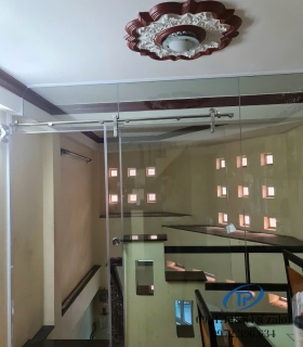 Vách kính cường lực cửa lùa trượt  - Mẫu 14