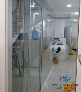 Vách kính cường lực cửa lùa trượt  - Mẫu 17