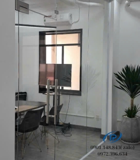 Vách kính cường lực cửa mở bản lề sàn - Mẫu 05