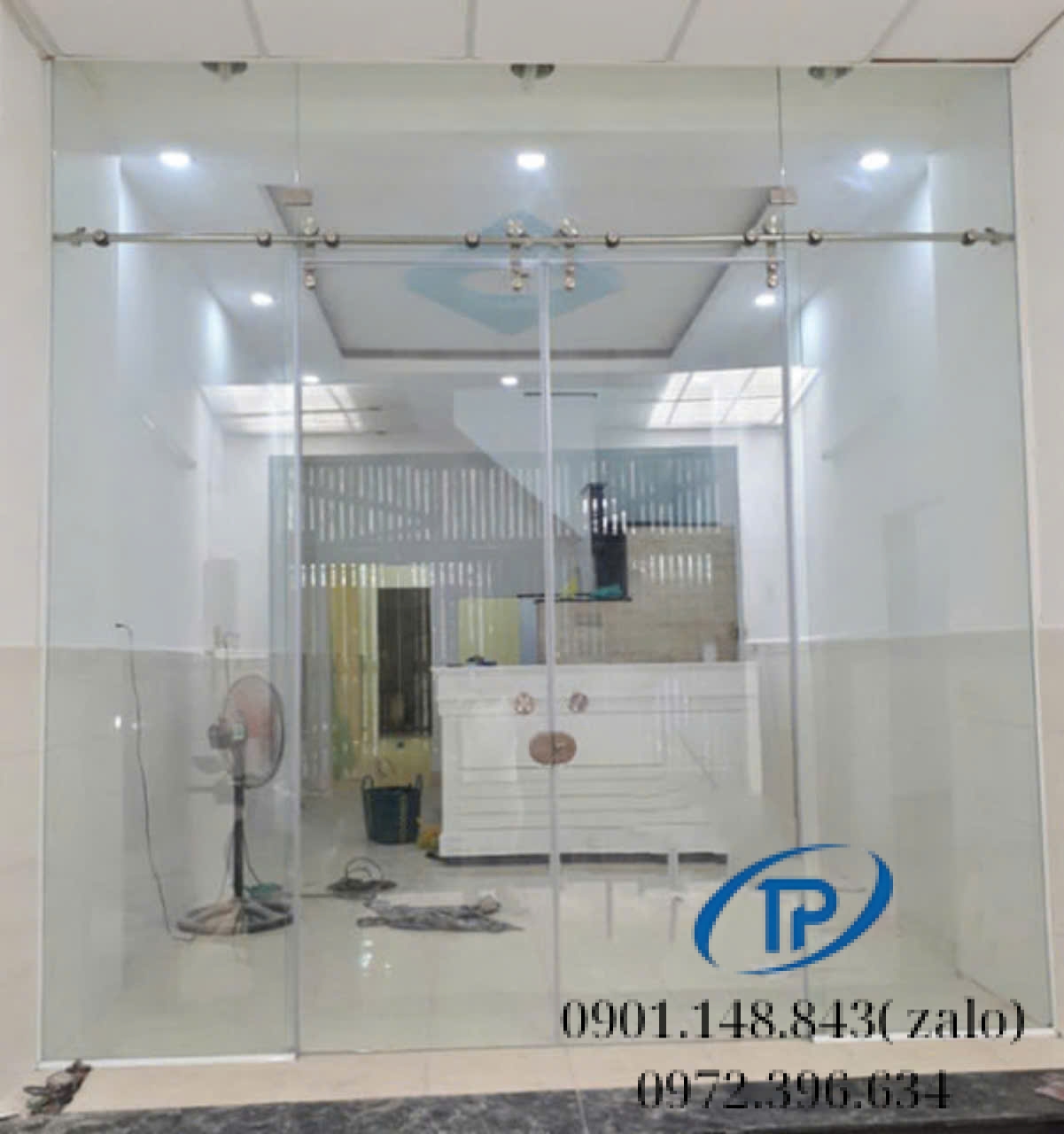 Cửa kính cường lực hai cánh lùa trượt